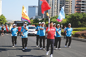 1586594277271895.jpg 賴運(yùn)宏董事長代表文明企業(yè)參加“2019全城行動傳遞文明火炬”活動.jpg